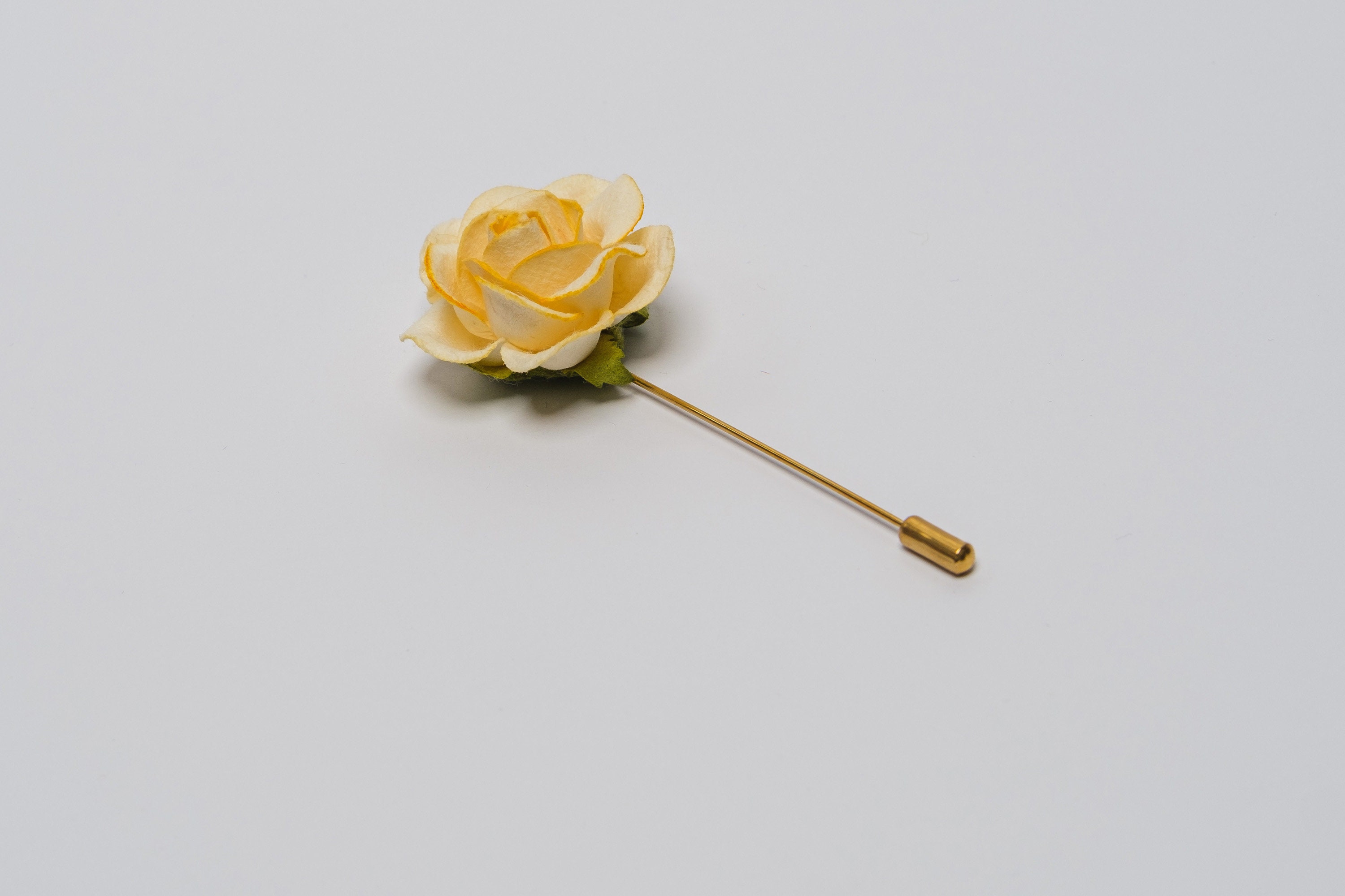 Spilla A Rosa In Tessuto Con Foglia Oro Per Uomo - Accessorio Elegante Per Matrimonio, Completo E Festa (Rosa)