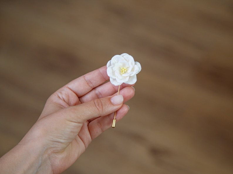 White Gardenia Boutonniere Pin, Cream Groom Stick Pin, Pin for Suit, Floral Boutonniere, Wedding Gardenia Brooch Lapel Pin, White Flower Pin White