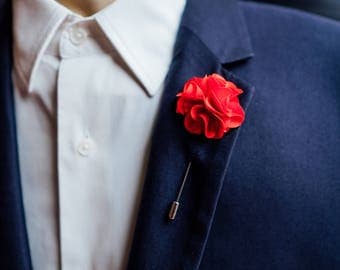 Alfiler de solapa rojo, flor de alfiler de clavel, boutonniere rojo, alfiler de solapa de boda, alfiler de rosa para hombres, alfiler de solapa de novio, ojal de clavel, regalo de boda