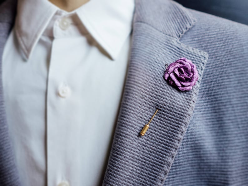 Purple Flower Lapel Pin, Lilac Brooch Pin, Lavender Jacket Lapel Pin for Wedding, Tuxedo Suit Accessories, Violet Rose Stick Pin Boutonniere zdjęcie 1