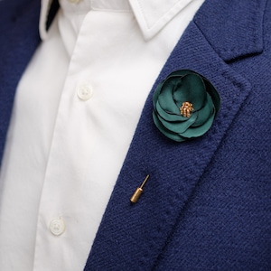 Emerald Green Lapel Pin - Groomsmen Suit Flower Brooch - Wedding Jacket Buttonhole Pin - Father's Day Gift