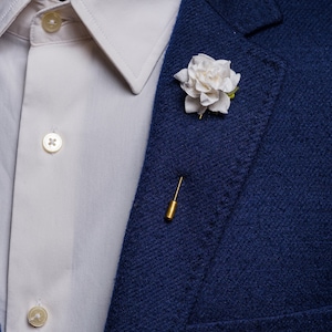 Extravagant Edgy White Flower Lapel Pin, Tuxedo Stick Pin, Carnation Like Boutonniere, Groomsmen Lapel Pin, Costume Party Pin, Men Gift