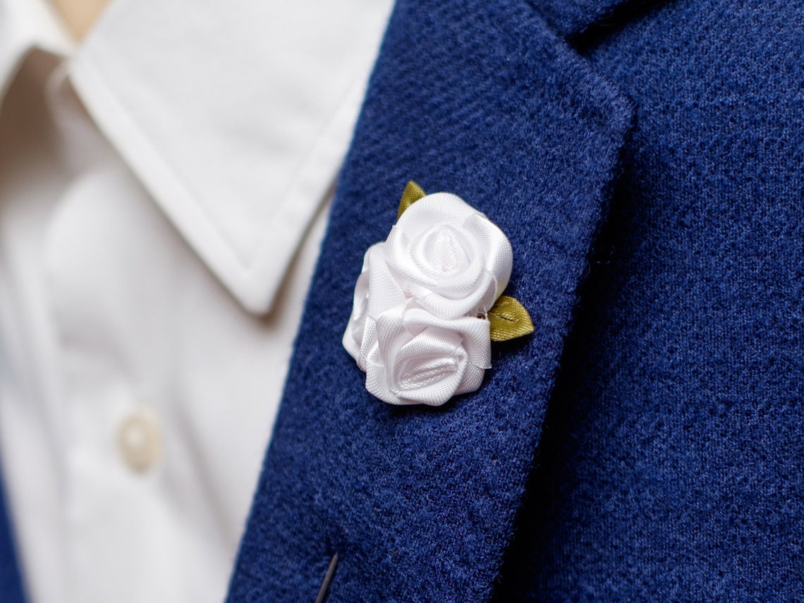 La broche rose cristaux, Le 31, Épinglettes pour Homme