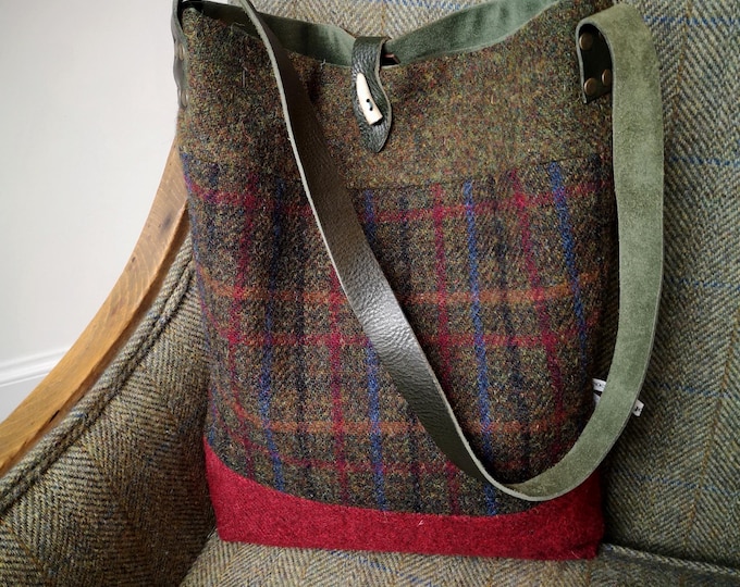 Bara Harris Tweed bag with real leather straps
