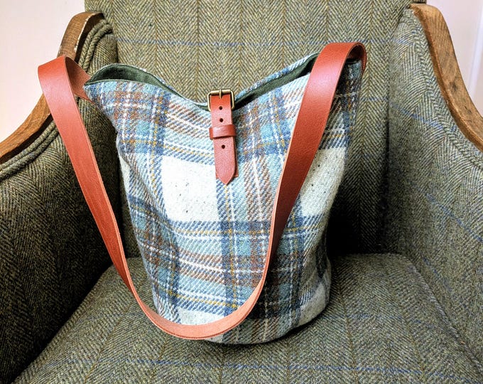 New Amira Harris Tweed tote bucket bag