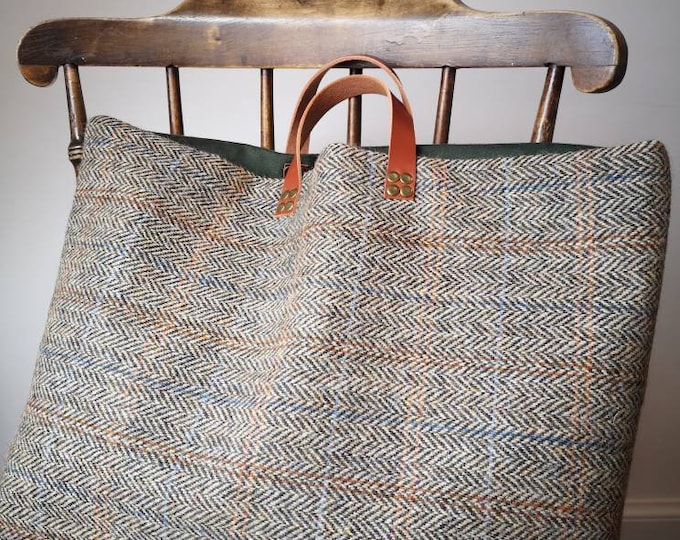 Harry  Harris Tweed bag with real leather straps