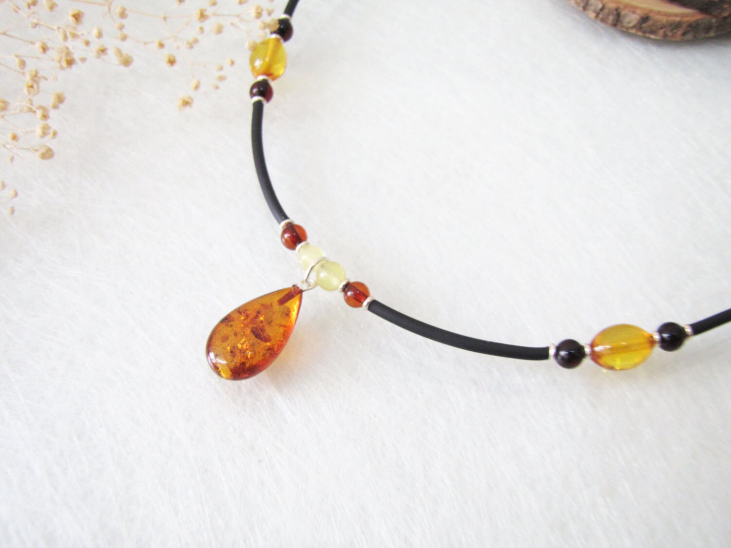 Bead amber chokers chic amber necklaces for those who lave natural jewellery | Handmade natural Baltic amber chokers Stylish 
