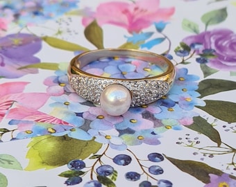Pretty pearl & multi pave set diamond ring