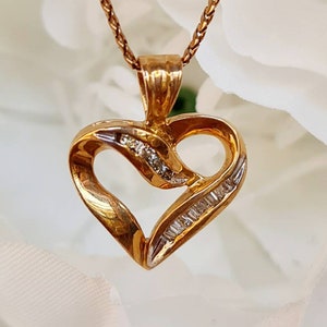 Ciondolo cuore di diamanti vintage in oro 10ct. Vecchio stock non indossato.