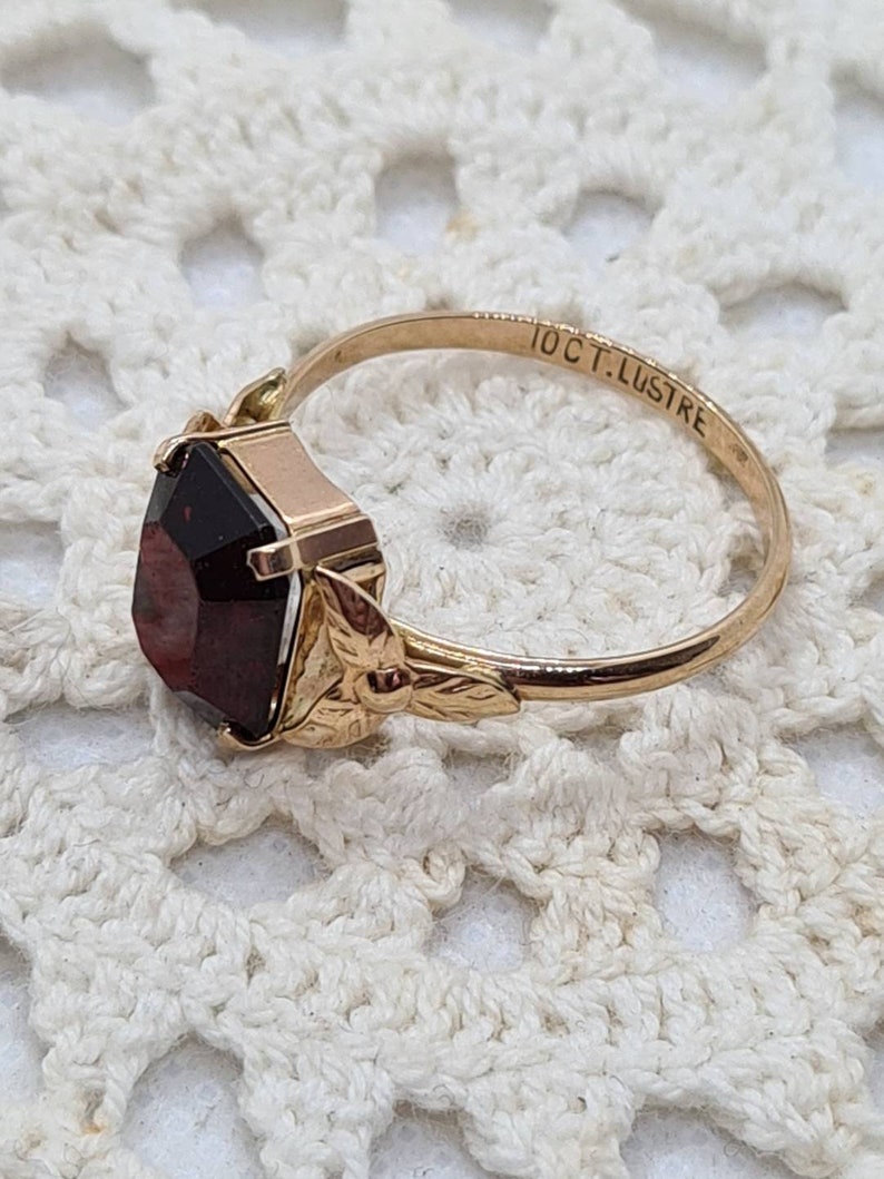 crafted in rose gold Delightful garnet paste ring with floral shoulder detailing