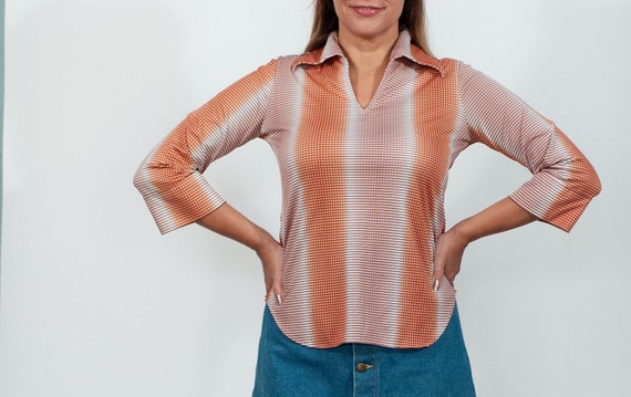 Vintage 70s Polyester Ombre Grid Stripe Wavy Tuni… - image 3