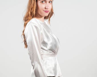 DEADSTOCK Satin Like Peplum Blouse 80s does 40s Ivory Top White Blouse Buttons up Back Lauren Bacall Retro Art Deco Blouse