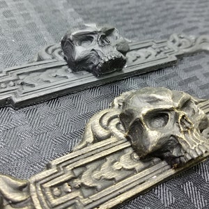 Skull  ornament (resin) - Perfect for Halloween and Haunted House Decor