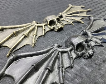 Skull and Wings ornament (resin) - Perfect for Halloween and Haunted House Decor