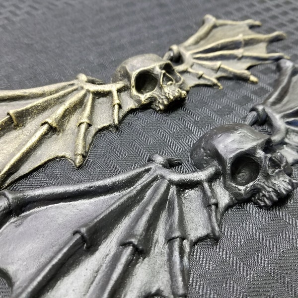 Skull and Wings ornament (resin) - Perfect for Halloween and Haunted House Decor