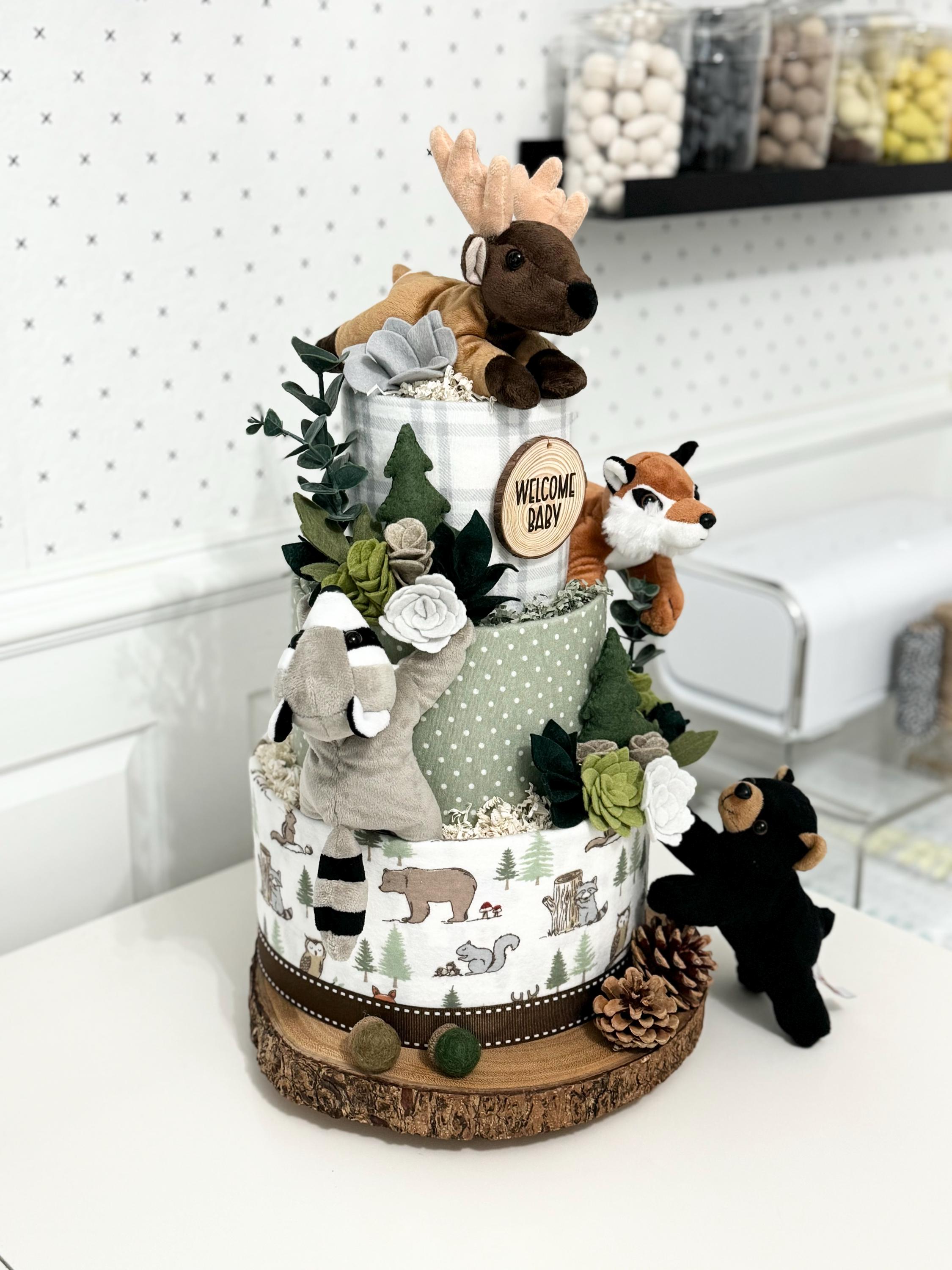 Gâteau De Couches Et Chaussettes Grises - Cadeau Naissance Original - 60 Couches Taille 2