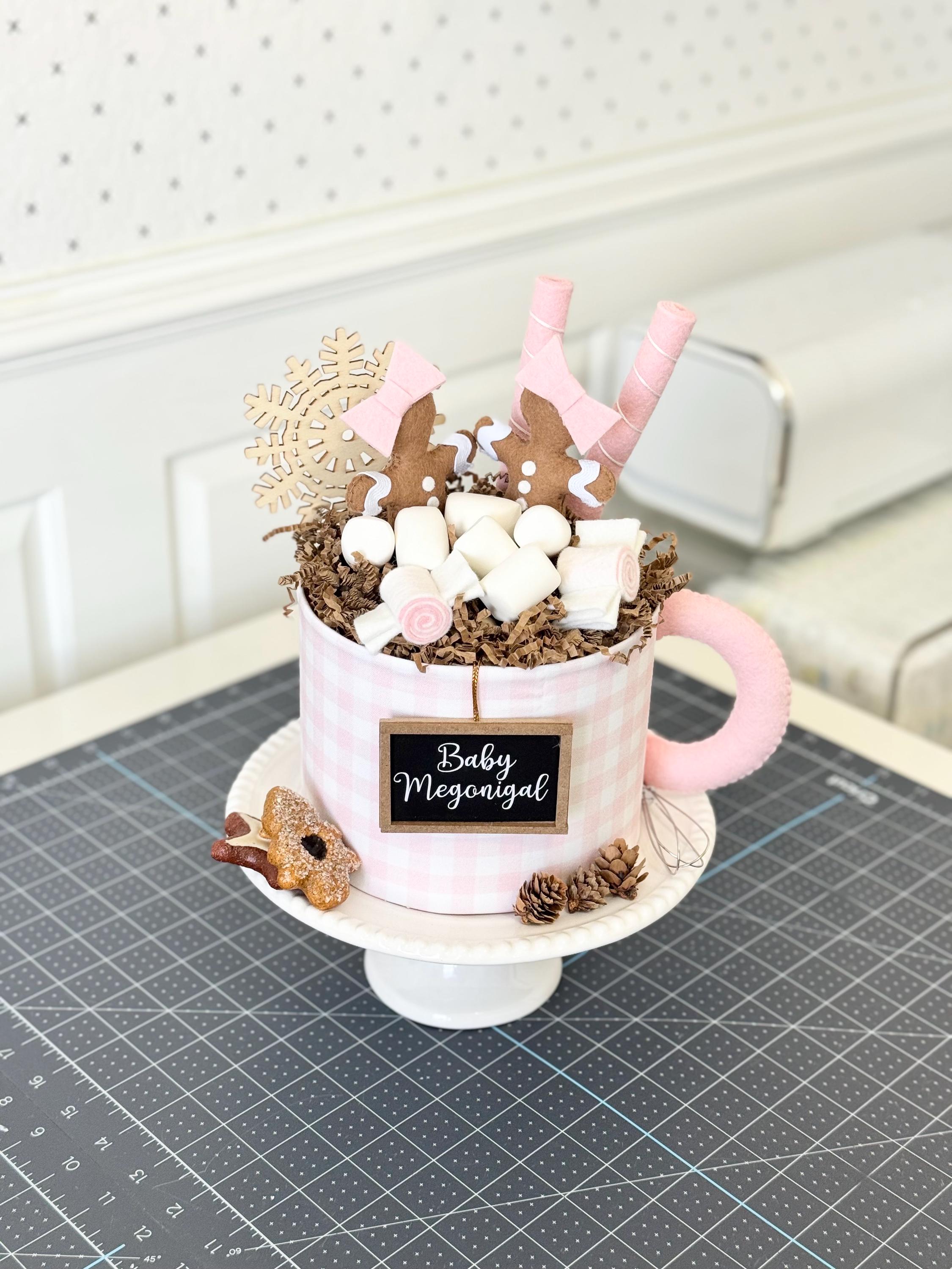 W TWC BABY CAKES JK Sサイズ Mini Pink Gingerbread, Marshmallows + Hot Chocolate Diaper Cake