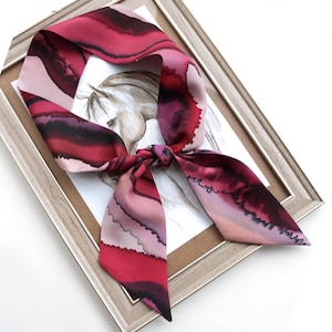 Foulard fin en soie peint à la main Bordeaux, Cheveux courts, Cou, Ras de cou, Foulard étroit, Petite cravate de sac à main, Cadeau unique pour la Saint-Valentin pour femme