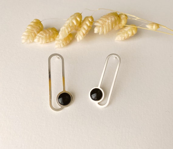 Minimalist graphic black earring, oval stud, ISIA model, 925 silver