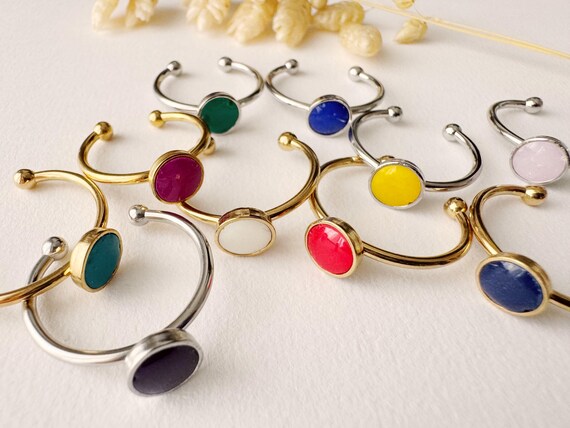 Adjustable stackable ring, 6mm round, available in various colors: gold and silver, or stainless steel.