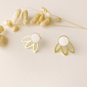 Boucles d'oreilles blanches graphiques 3 en 1, clou puce éventail pétale modifiable , modèle FLEUR, doré à lor fin 24k imagem 7