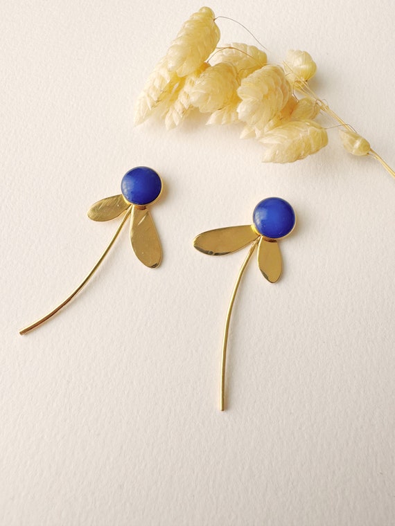 3-in-1 graphic royal blue stud earring with customizable flower design, ZOE model, lapis lazuli blue, 24k fine gold