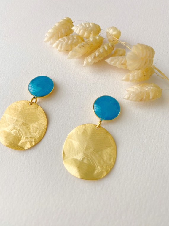 Turquoise blue and matte gold hammered dangling and original earring, AMY model, 24K fine gold
