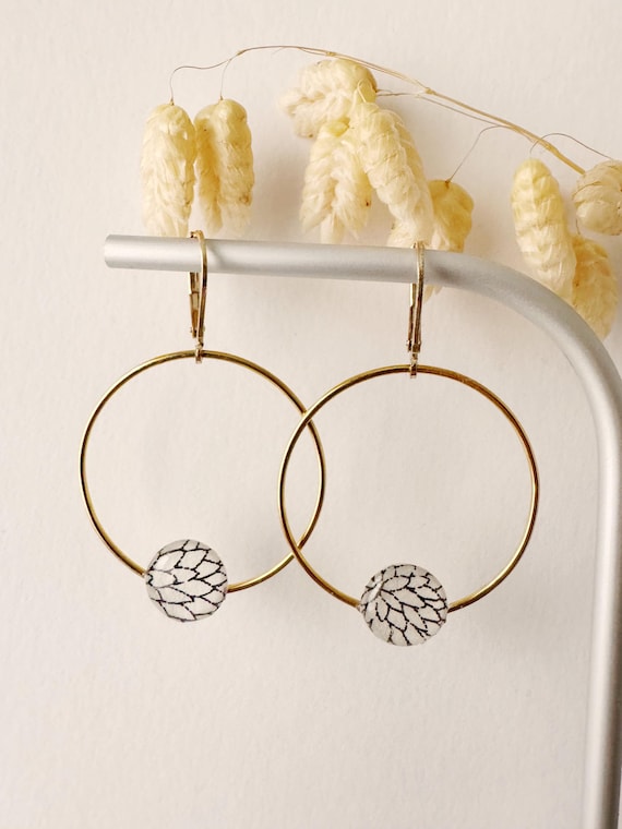 Round blue and white earring, JADE model, flower, resin and floral Japanese paper, stainless steel hoop