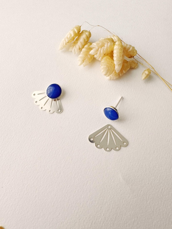 2-in-1 graphic royal blue stud earring, adjustable fan design, lapis lazuli, minimalist, LOU model, blue and silver, fine silver
