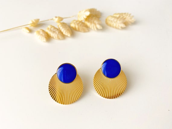 Graphic royal blue lapis lazuli earring, round art deco stud, CELESTE model, stainless steel