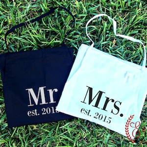 Couples apron, His hers aprons, Embroidered wedding apron SET of 2 Personalized Aprons &quot;Mr&quot;  & &quot;Mrs&quot; Wedding Shower Gift