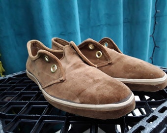 what stores sell grasshopper shoes