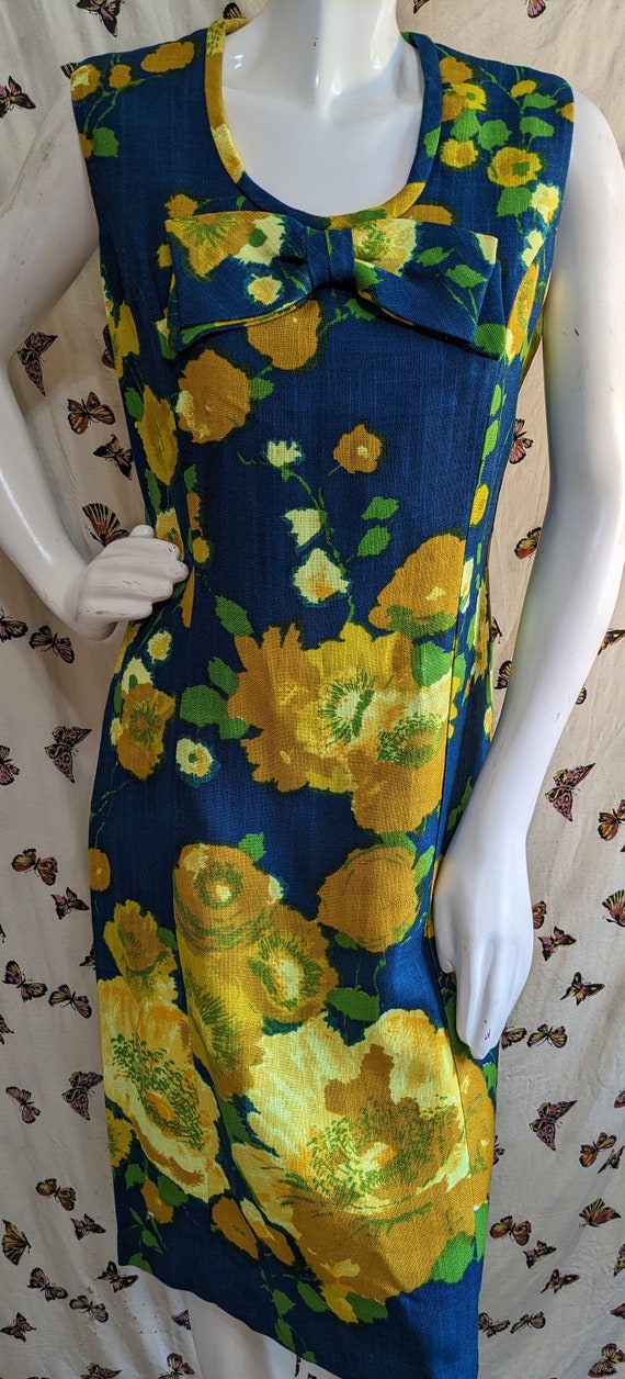 1950s-60s floral sheath dress in large floral prin