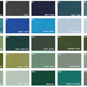Peut inclure: Un nuancier de 25 échantillons de tissu, chacun étiqueté avec un numéro et un nom de couleur. Les couleurs vont du noir au bleu sarcelle, bleu, vert et sauge.