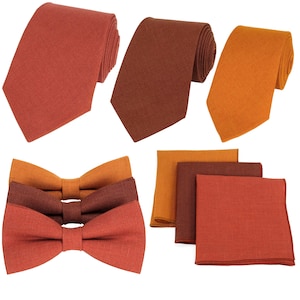 Gravata de linho com lenço de bolso combinando, gravata borboleta na cor laranja queimado, gravata laranja, lenço de terracota, lenço de bolso para terno masculino