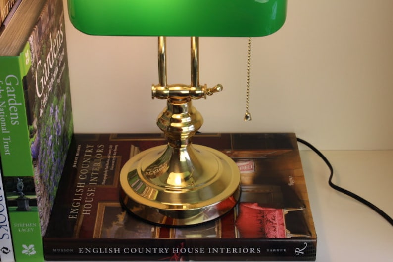 Lámpara de banqueros de latón macizo Art Deco Office Desktop Green Glass Shade Inglaterra biblioteca universidad clásica mantique tiffany Gift Idea Him Her imagen 2