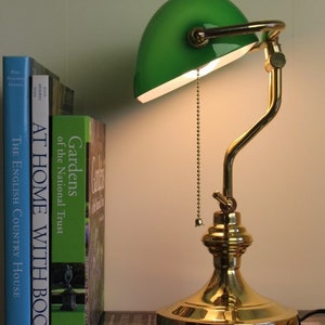 Lámpara de banqueros de latón macizo Art Deco Office Desktop Green Glass Shade Inglaterra biblioteca universidad clásica mantique tiffany Gift Idea Him Her imagen 4