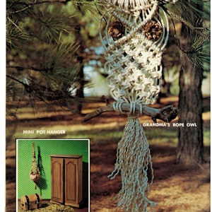 Boucles d'oreilles et broche représentant des fleurs, circa 1950