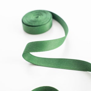 Ruban de satin terne velouté vert mousse, ruban pour invitations, étiquettes, faveurs, emballage cadeau / trois largeurs différentes