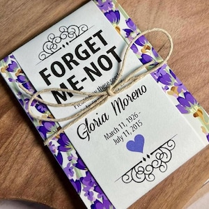 Paquetes de semillas de nomeolvides conmemorativas personalizadas en lavanda y morado