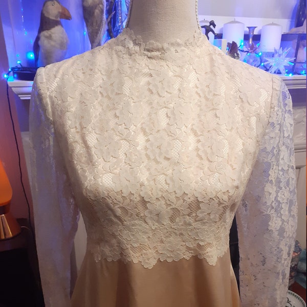 Beautiful 1970s original vintage satin and lace wedding dress