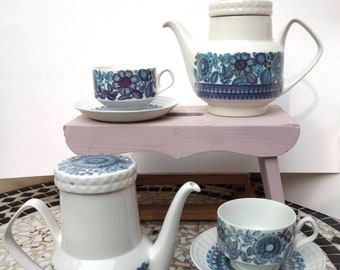 Beautiful vintage Pontesa Castillian Collection china - lots of items available