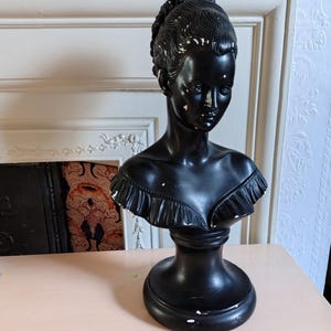 Vintage Black Chalkware Plaster Bust: Home Decor (35cm)