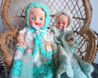 Adorables petites poupées vintage et chaise pour poussins, disponibles ensemble ou séparément