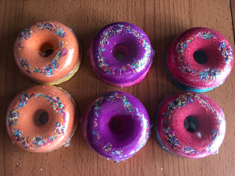 Scented donut doughnut shaped bath bombs