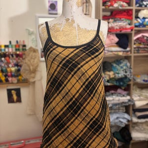 Handgemachtes Slip Kleid aus Tartan Wolle Grunge 90’s style AUS 38