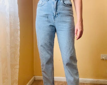 Vaqueros de mezclilla azul desgastada de tiro alto, corte recto relajado, ajustados, talla AUS 10 US 6 EU 38 UK 10