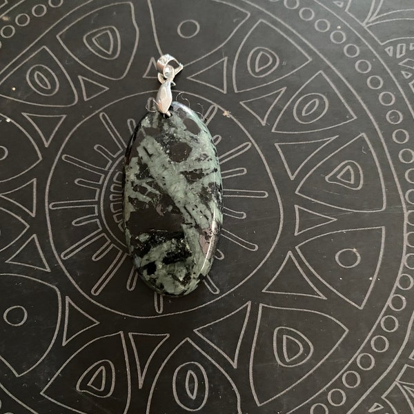 Porphory pendant