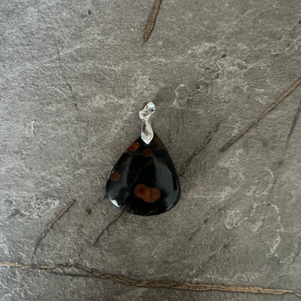 Pendentif en obsidienne peanut