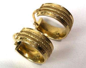 Vintage 18K Gold Hoop Earrings 3.05g fluted textured Yellow Gold Hoops 750